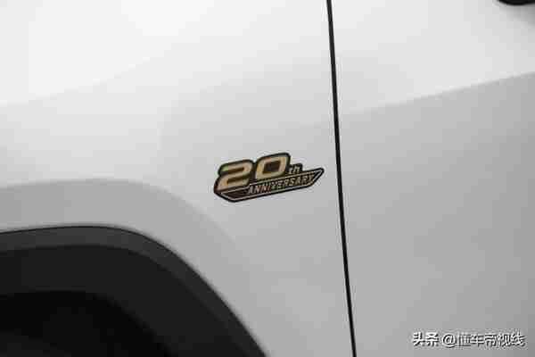 新车 | 增加专属标识，一汽丰田新款RAV4荣放20周年纪念版到店实拍