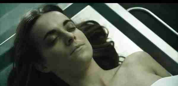 男人合伙玷污女尸，停尸房内的丑恶人性电影《安娜弗里茨的尸体》