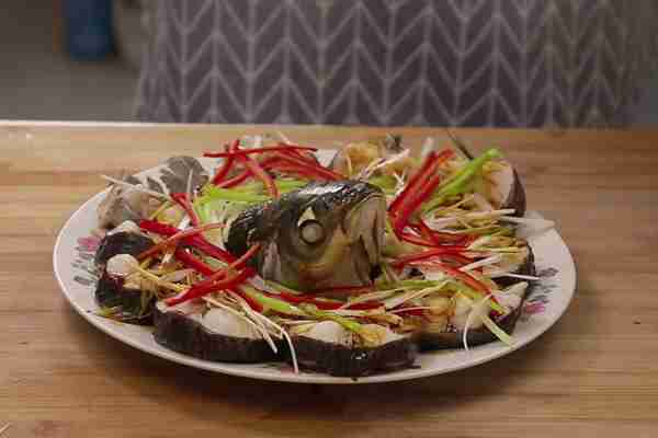 中秋家宴，草鱼学会这样做，简单一蒸，8分钟上桌，鲜美到流口水