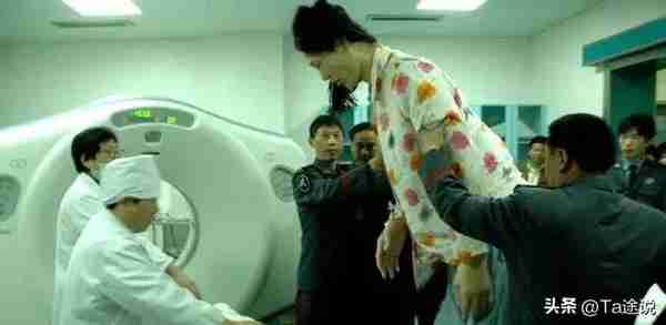 “世界第一女巨人”比姚明高10公分，一生被病痛折磨：我想交朋友