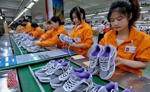 为耐克做代工，这家台湾工厂，年产6000万双鞋，年收入100多亿