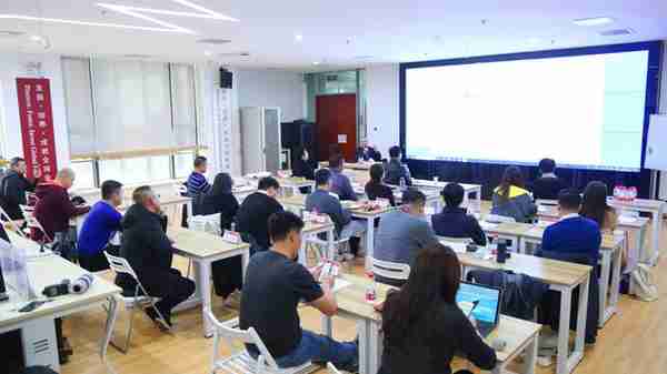 北京大学金融与投资期货研修班是如何学习的？