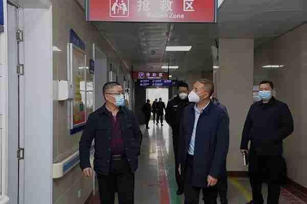 营山县政府副县长、公安局局长雍荣强到市身心医院调研工作